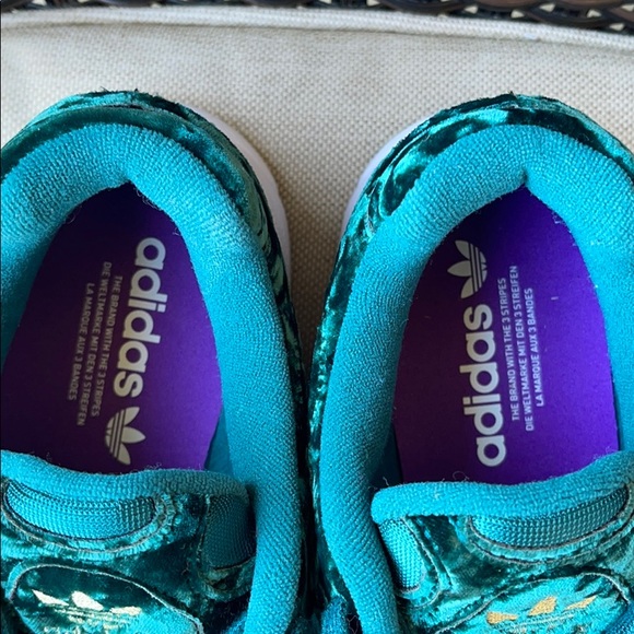 Adidas Emerald Green Velvet Sneakers 10.5 - Picture 5 of 16